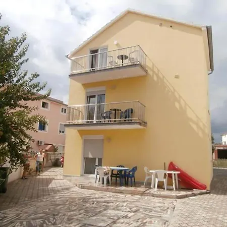 Popi - One Bedroom With Balcony 5